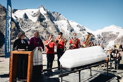 Requiem in Weiss